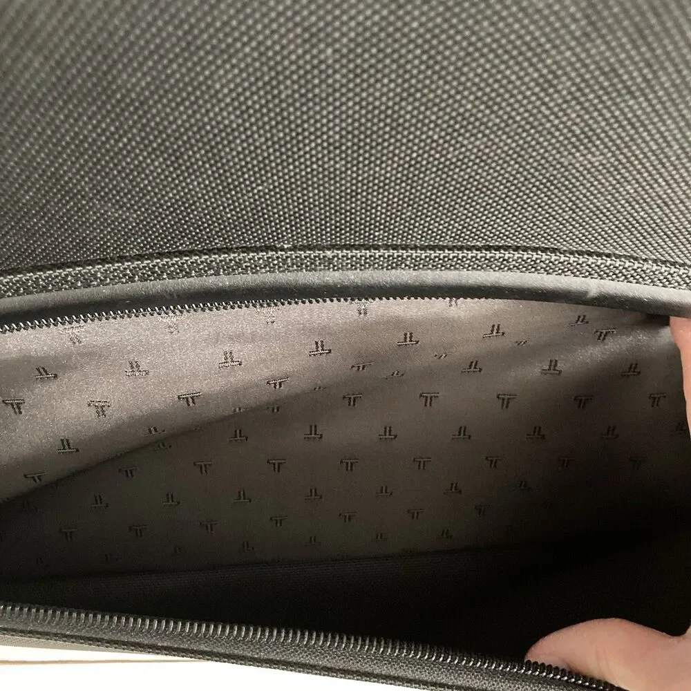 Tumi 22